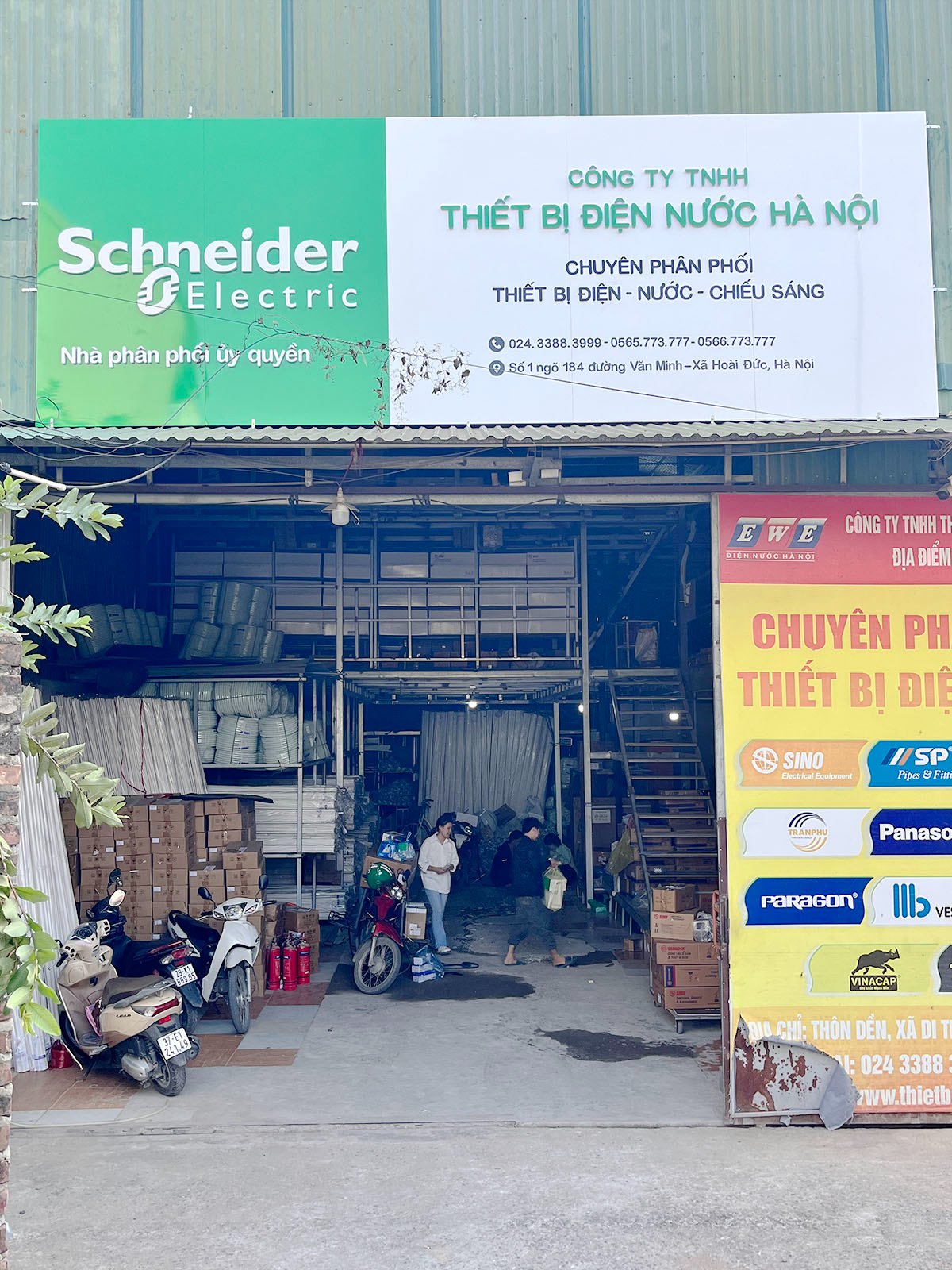 Kho hàng Nhà phân phối cấp 1 Schneider Electric