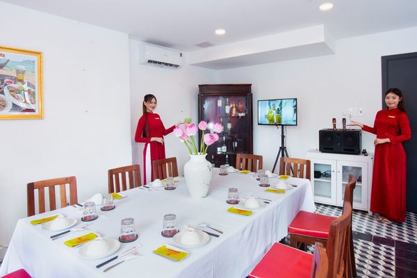 Không gian nhà hàng riêng tư giúp cuộc gặp gỡ thoải mái, không bị gián đoạn