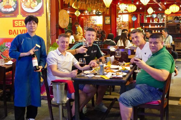 The restaurant can quickly and professionally accommodate large groups of customers