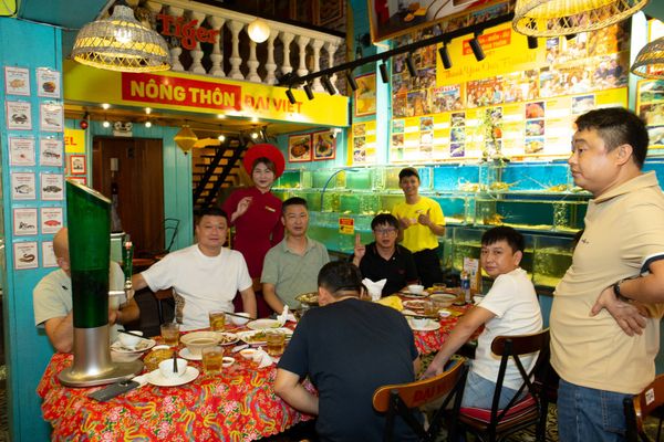 Nhà hàng Đại Việt có hồ hải sản tươi sống hiện đại, chuyên nghiệp