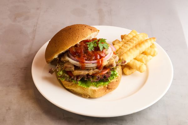 Bánh mì Mexico thịt heo hầm cam