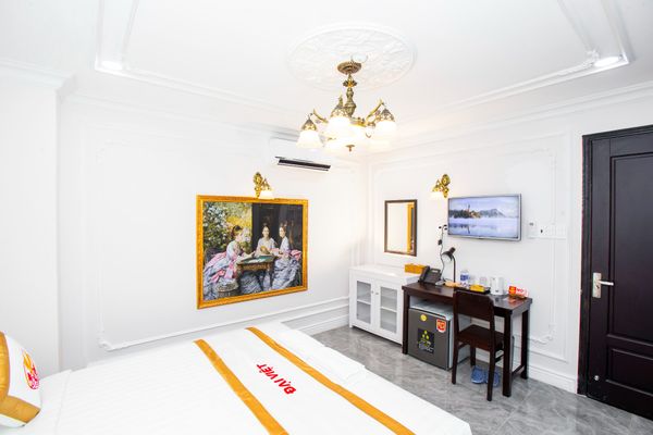 The Rice Hotel - centrally located in the city - saves travel time
