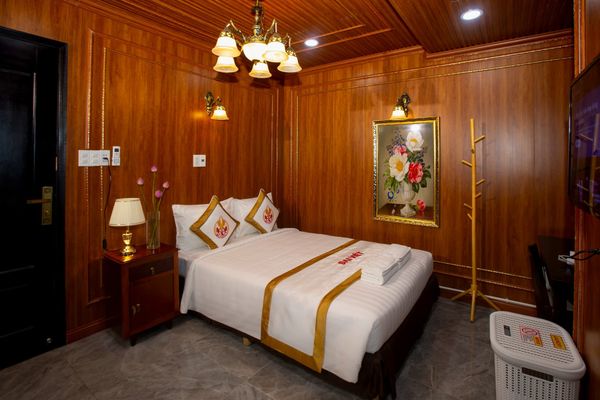 The Rice Hotel - a variety of amenities