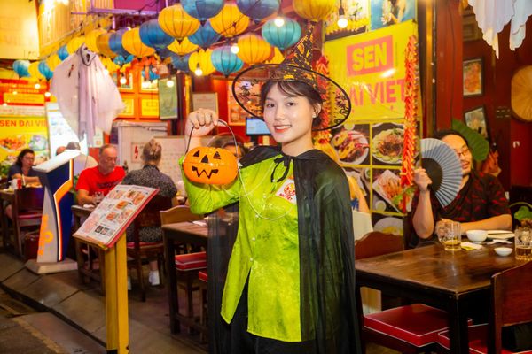 đội ngũ nhân viên nhà hàng chuyên nghiệp