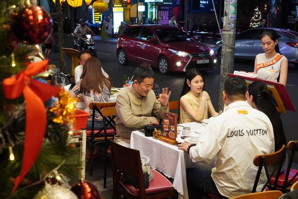 Visit Dai Viet Restaurant now to experience incredibly delicious cuisine right in the heart of District 1.