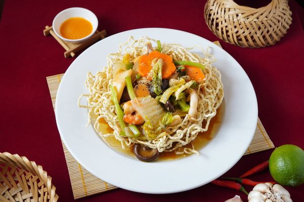 Mì xào giòn hải sản tại nhà hàng Đại Việt