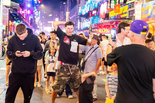 Bùi Viện là chốn lý tưởng để khách có thể thưởng thức âm nhạc, quẩy vô tư