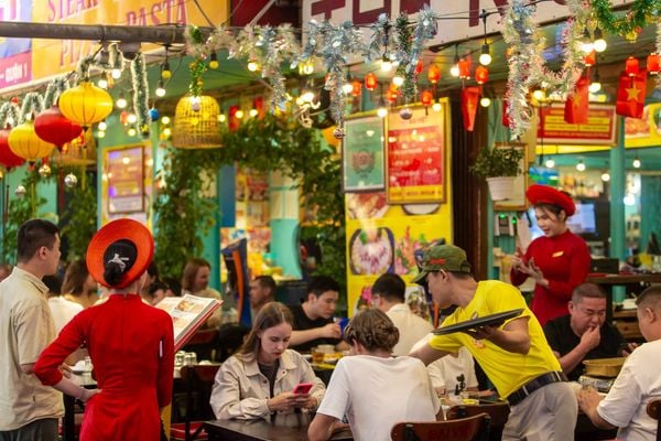 The staff served the food quickly.