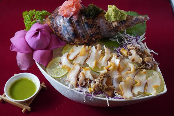 Diverse culinary options along Bui Vien Street