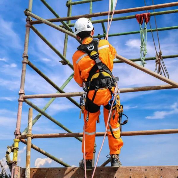 Lựa chọn điểm neo an toàn khi ở trên cao