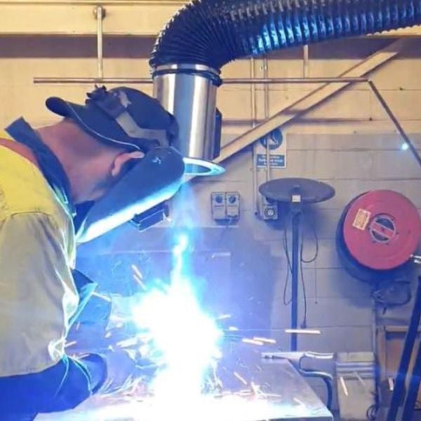 Máy hút, ống hút khói hàn