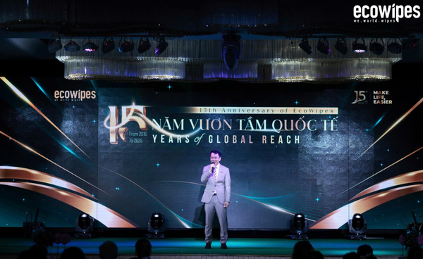 Đại diện Ban lãnh đạo chủ tịch HĐQT EcoWipes Việt Nam phát biểu về tầm nhìn, chiến lược