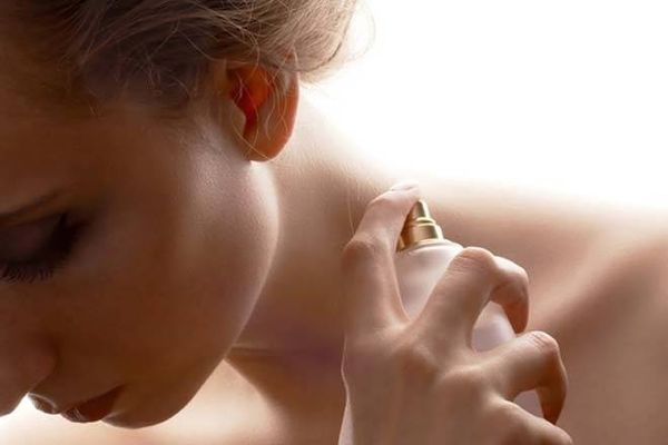 5 vị trí xịt nước hoa lưu hương lâu nhất