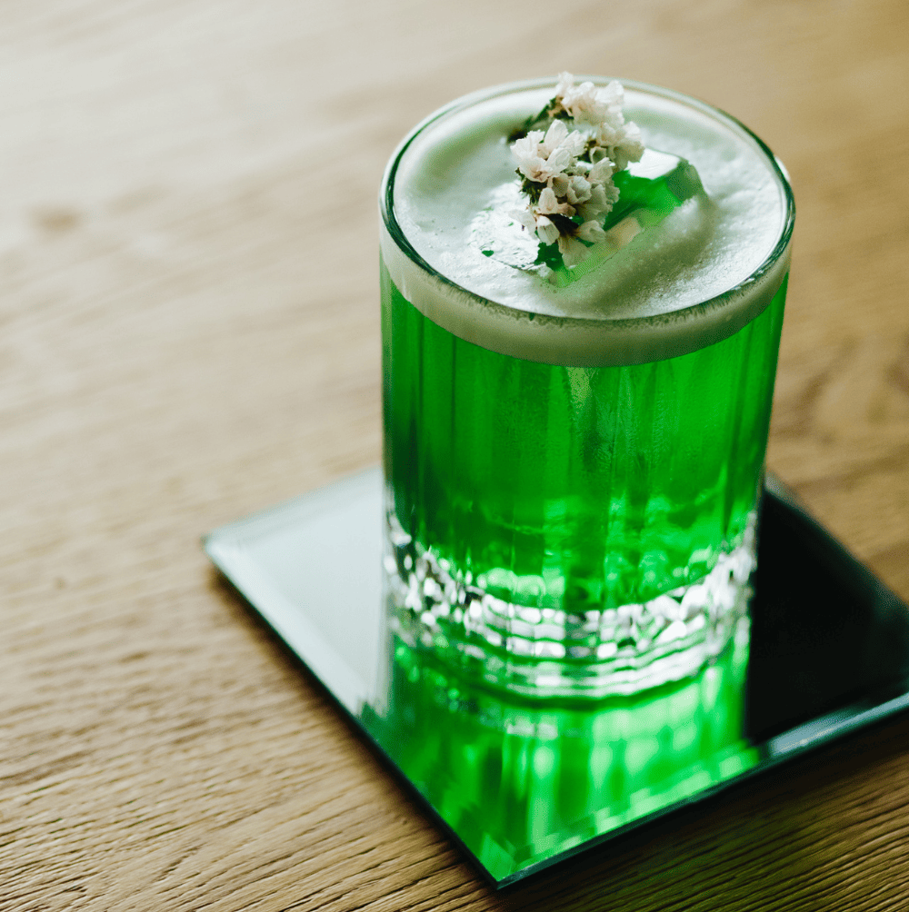 Rượu Absinthe trải qua quá trình chưng cất phức tạp