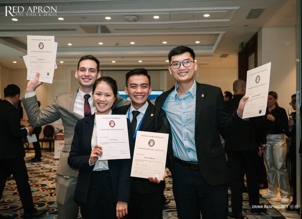 Hospitality and F&B professionals joining a sommelier course in Vietnam