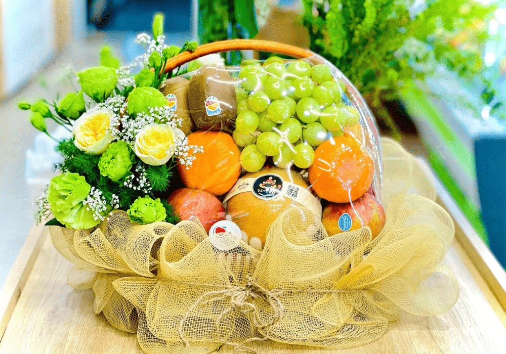 Giỏ hoa quả tươi là món quà tặng Tết cho đối tác cao cấp phổ biến