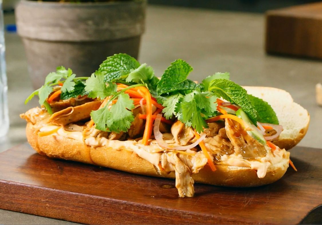 Bánh mì gà xé