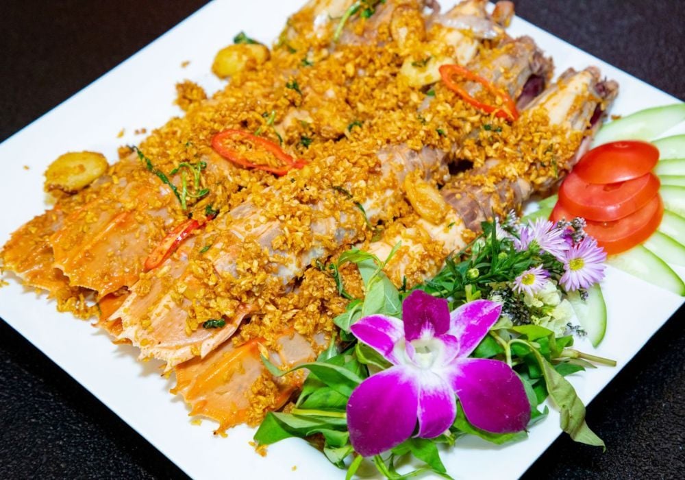 Tôm sú cháy tỏi