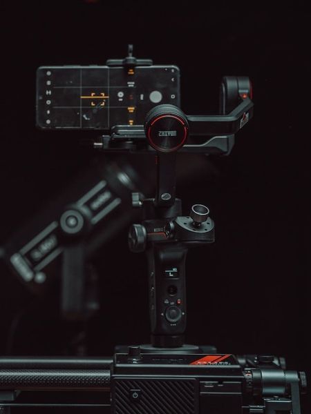Cách Dùng Gimbal Chống Rung Để Quay Video Mượt Mà