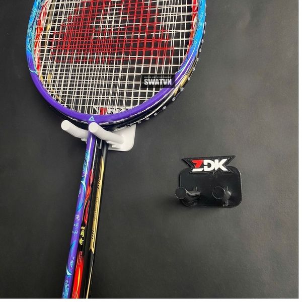 sản xuất móc treo vợt dán tường