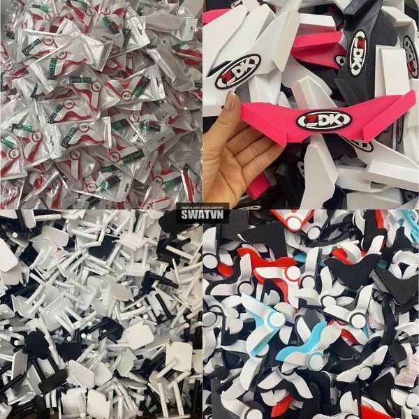 sản xuất móc treo vợt theo yêu cầu