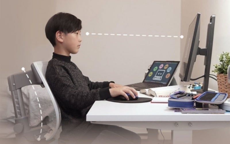 Khoảng cách tính từ nhãn cầu của người dùng đến bề mặt tấm nền hiển thị của thiết bị