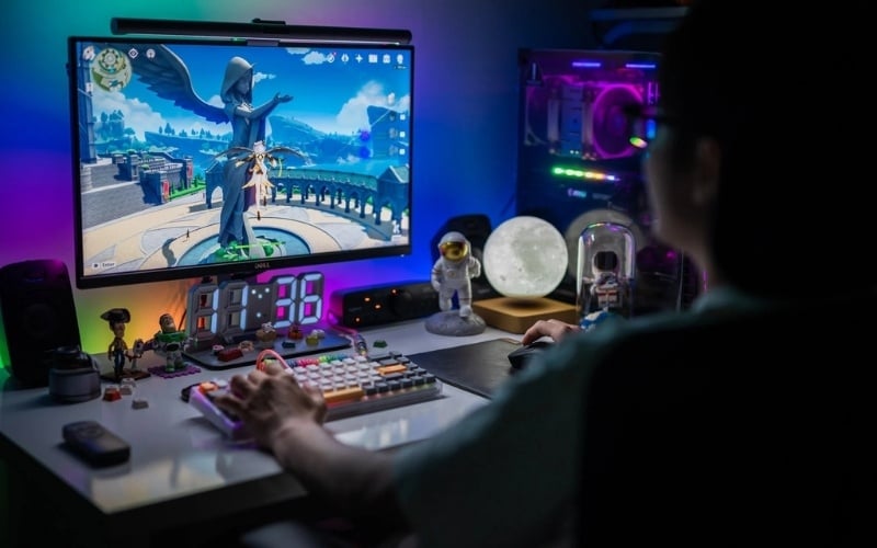 Game thủ thường cần khoảng cách xa hơn một chút để bao quát các khu vực như Mini-map và thanh trạng thái