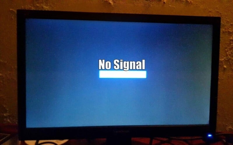 Màn hình báo No Signal, đèn LED nguồn vẫn sáng