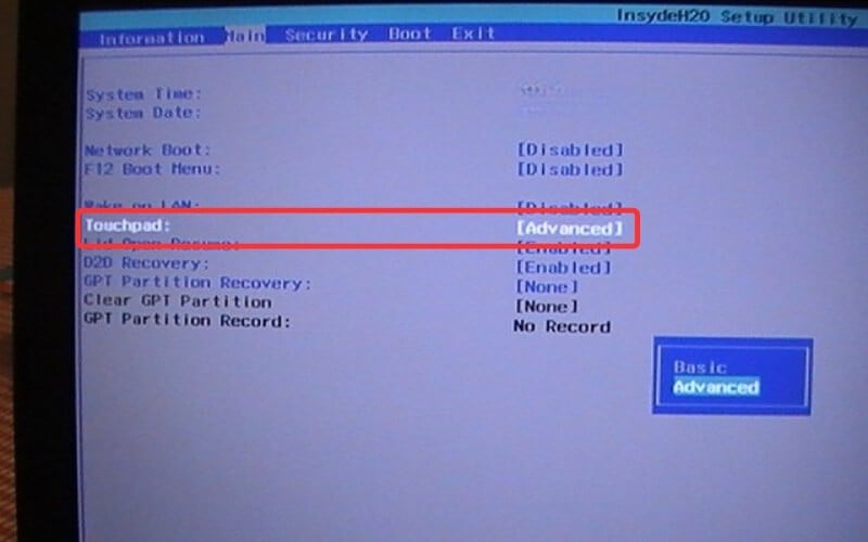 Tại tab Main, hãy tìm mục Touchpad và chuyển trạng thái