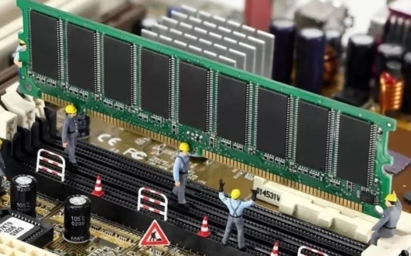 Rank là cấu trúc chip trên RAM, còn Channel là kênh truyền dữ liệu
