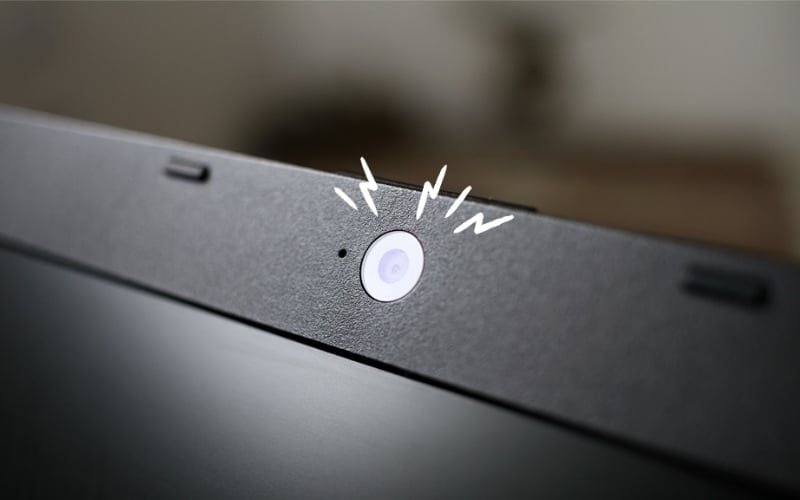 Camera laptop là webcam tích hợp, ghi hình người dùng, phục vụ gọi video online