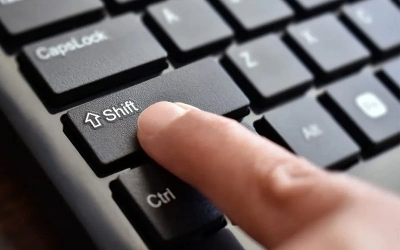 Dùng phím Shift để viết hoa ký tự đơn lẻ