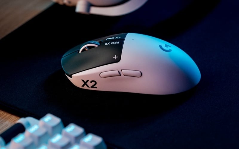 Logitech có form trung tính, phù hợp với nhiều cỡ tay và nhiều kiểu cầm hơn