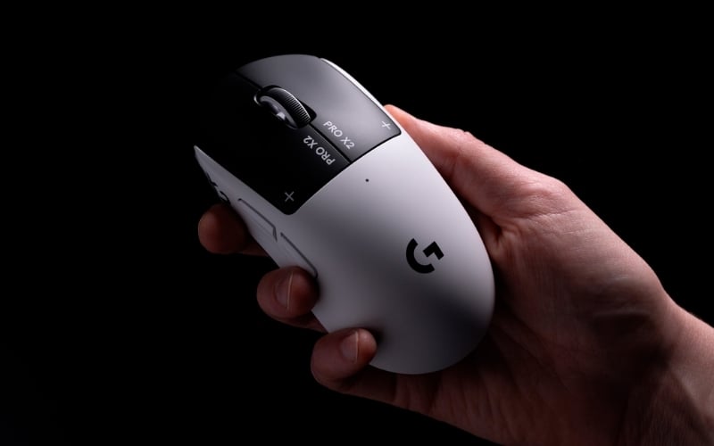 Logitech Pro X2 Superstrike có form phù hợp nhiều kích thước tay