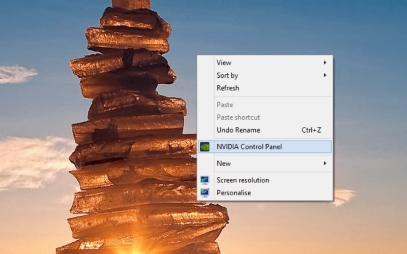 Nhấp chuột phải vào một khoảng trống trên màn hình Desktop và chọn NVIDIA Control Panel