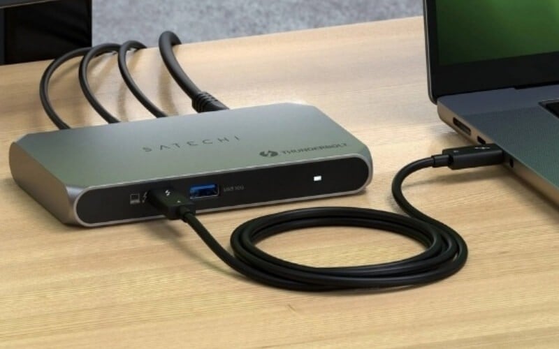 Cắm Hub/Adapter chuyển đổi vào cổng USB-C trên laptop