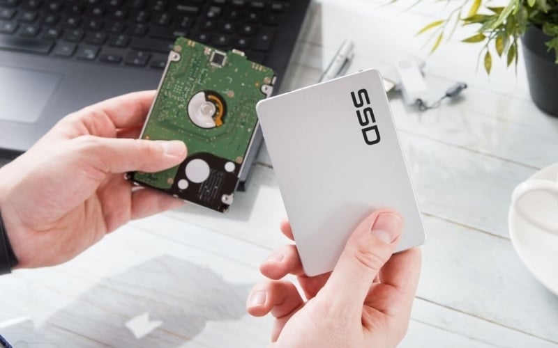 Ổ cứng SSD và HDD trên laptop