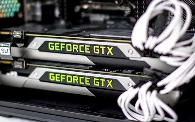 Với SLI (NVIDIA) bắt buộc phải là 2 card dùng chung một GPU