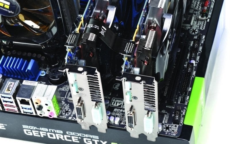 Lắp đặt card màn hình vào main