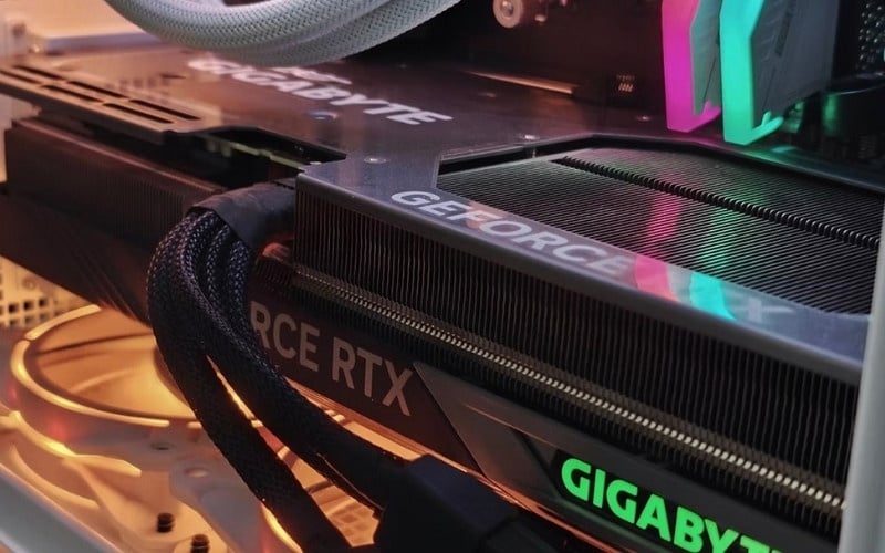 Về mặt lý thuyết, SLI/CrossFire được sinh ra để tăng hiệu năng