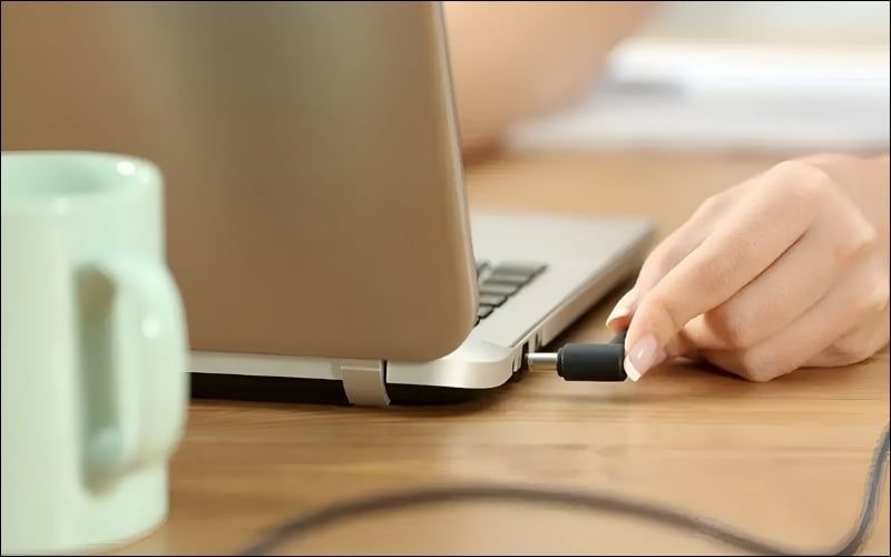 Bạn nên cắm sạc laptop khi thực hiện các tác vụ nặng