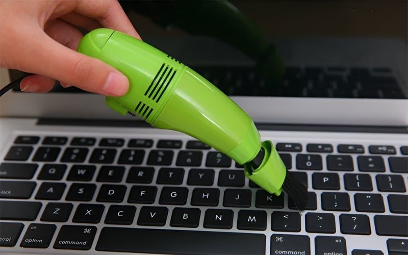 Thường xuyên vệ sinh laptop đúng cách tại nhà