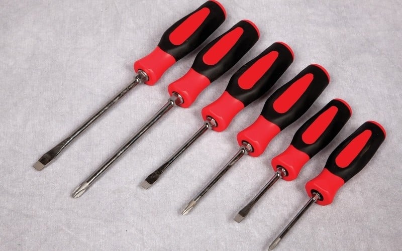 Để bắt đầu, bạn cần chuẩn bị một số dụng cụ cơ bản