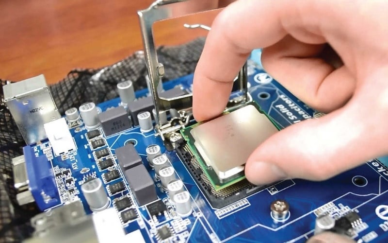 Khi tháo lắp hãy thực hiện nhẹ nhàng