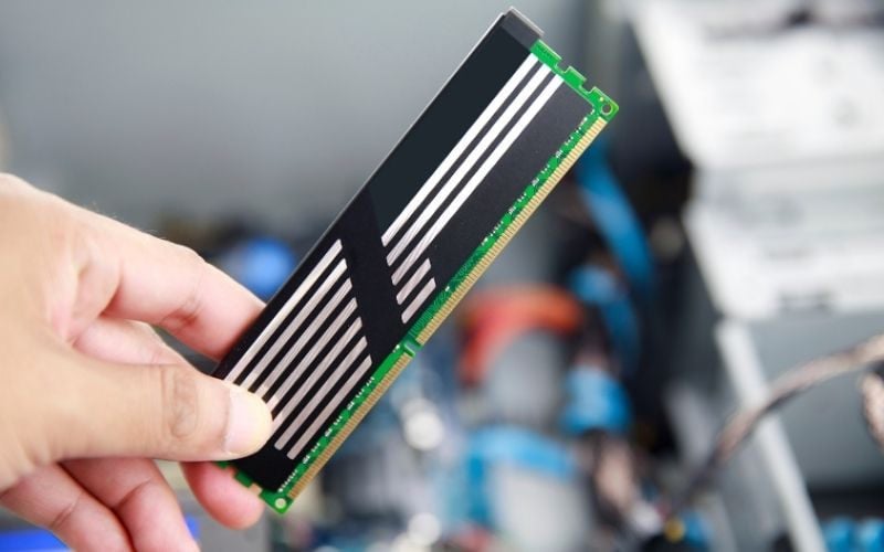 Để đảm bảo trải nghiệm mượt mà, 8GB RAM là mức tối thiểu