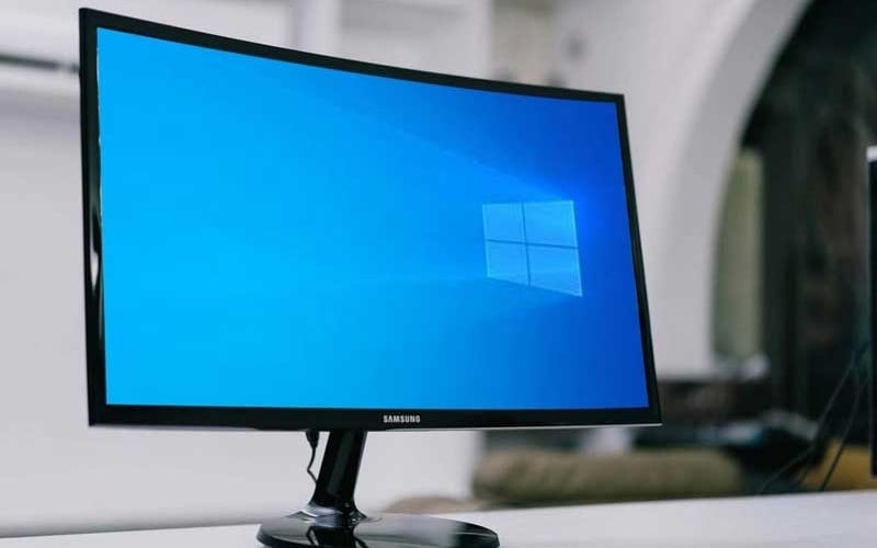 Màn hình máy tính văn phòng thường có thiết kế tối giản, trang bị lớp phủ nhám chống chói