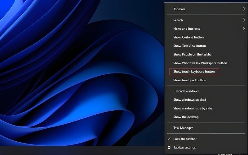 Click chuột phải vào thanh Taskbar và chọn Show touch keyboard button