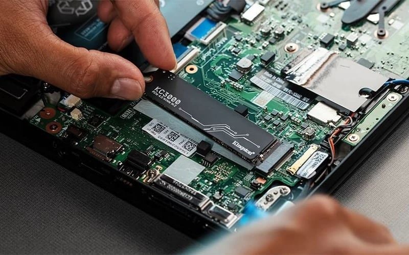 Tháo HDD cũ, lắp SSD mới trên máy chỉ có 1 khe cắm ổ cứng giúp tăng hiệu năng rõ rệt