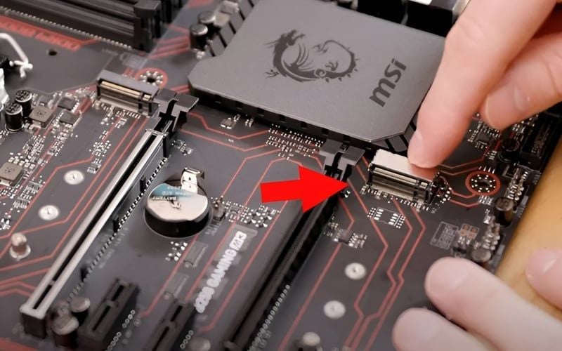 Laptop có khe M.2 trống thì có thể lắp thêm SSD dễ dàng mà không cần tháo ổ cũ
