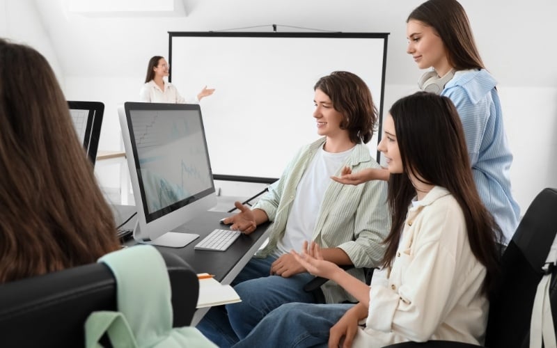 Việc chọn màn hình còn phụ thuộc vào nhu cầu sử dụng của bạn